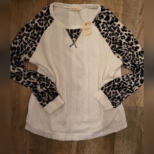 High quality AndTheWhy sweater with leopard print sleeves, Size L